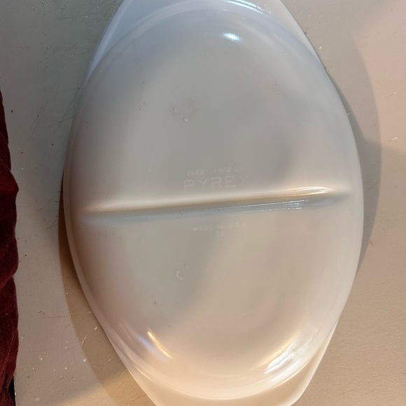 Pyrex Divided Dish - Picture 2 of 3